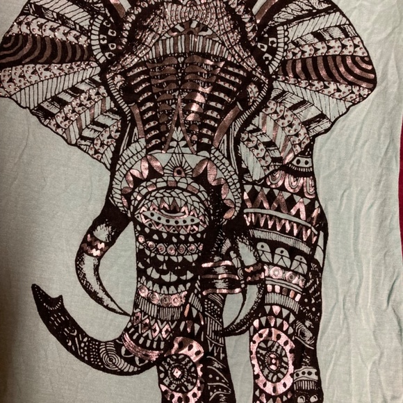 NWOT Shiny Silver Elephant Graphic Tee - Picture 3 of 4